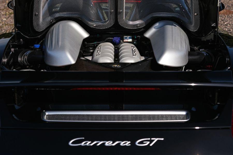 Детали экстерьера Porsche Carrera GT Bassalt Black 2005 года  (фото 21 из 32)